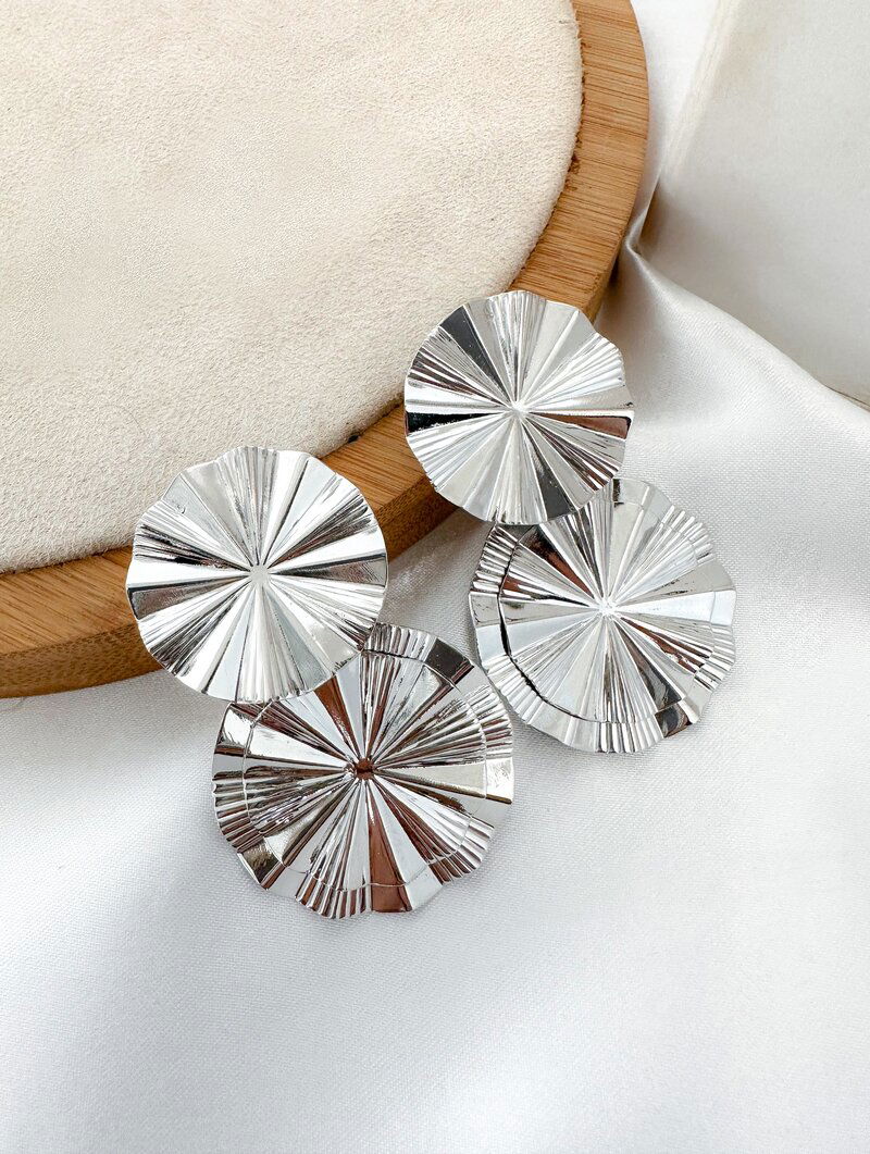 brinco folheado a ouro 18k e prata formato geométrico