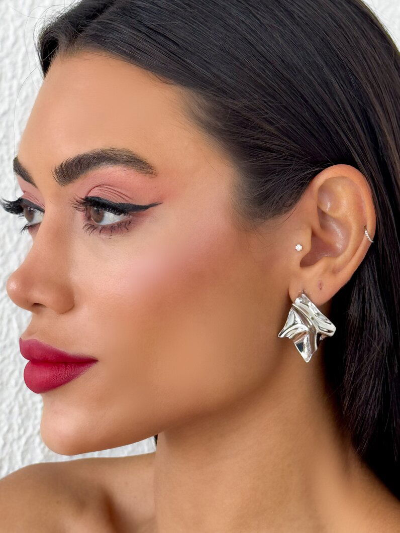 Brinco Folheado a Ouro 18k e Prata Formato Geométrico Martelado