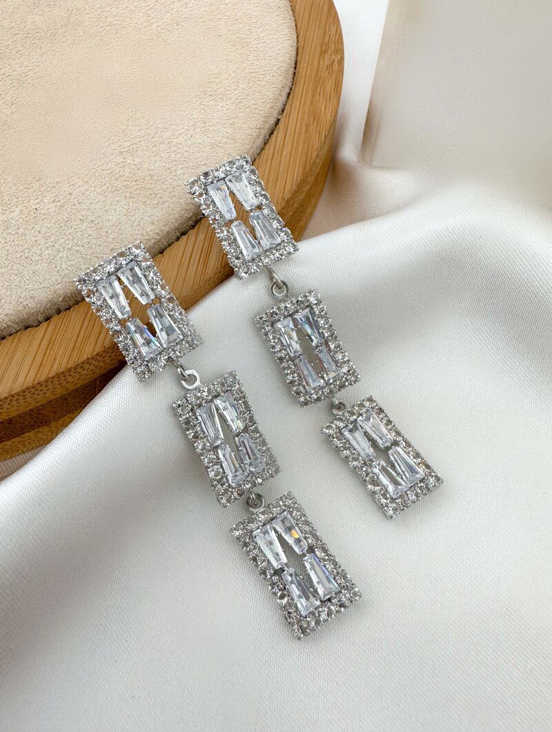 Brinco Folheado a Ouro 18k e Prata Formato Retangular com Micro Zircônias