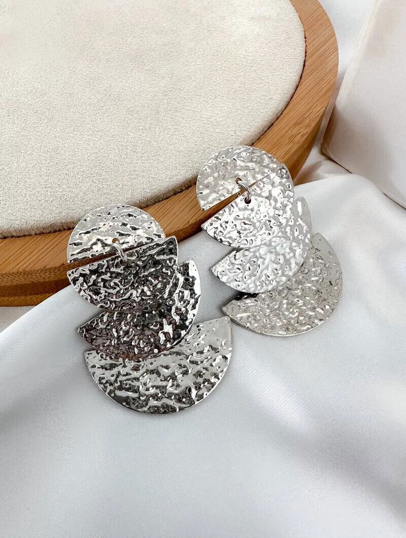 Brinco Folheado a Ouro 18k e Prata Formatos Geométricos Martelados