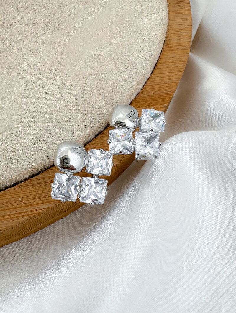 Brinco Folheado a Ouro 18k e Prata Geométrico com Zircônias