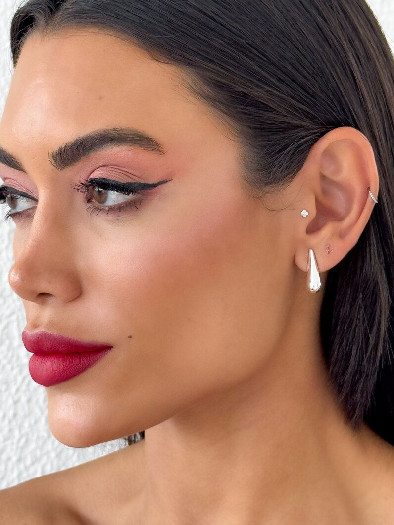 Brinco Folheado a Ouro 18k e Prata Gota Agulha Lisa P