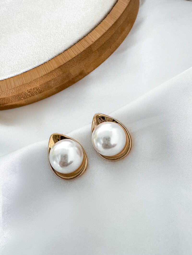 Brinco Folheado a Ouro 18k e Prata Gota com Pérola