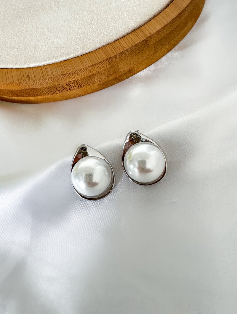 Brinco Folheado a Ouro 18k e Prata Gota com Pérola