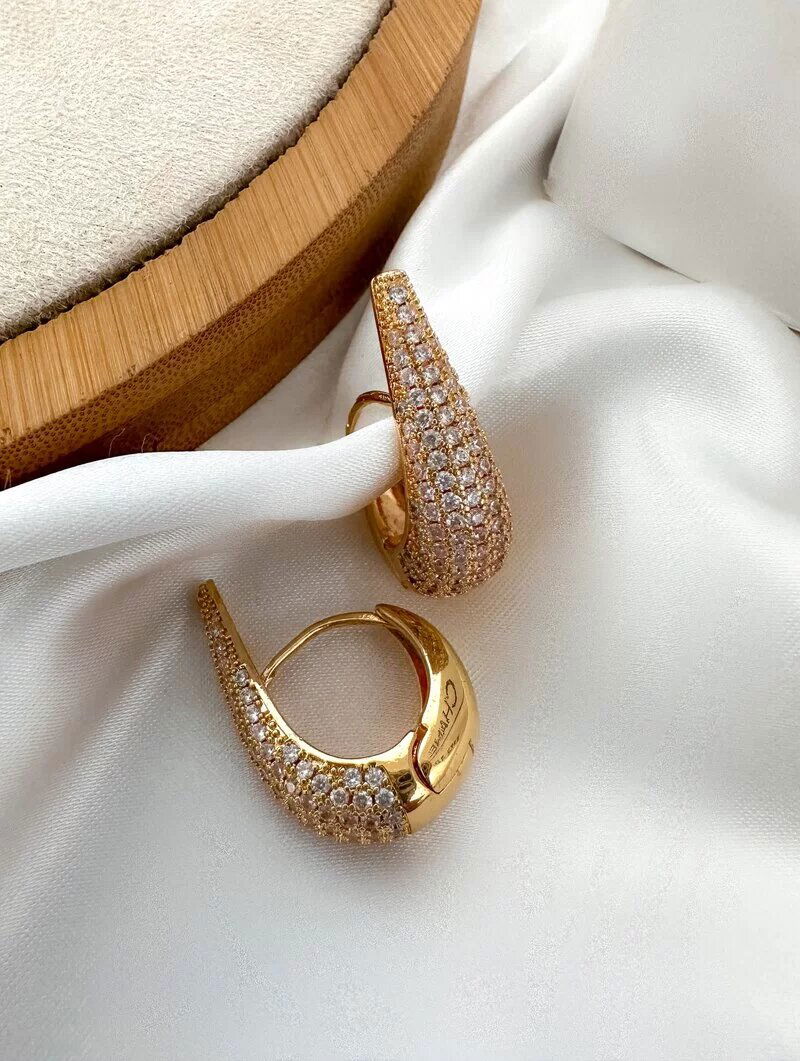 Brinco Folheado a Ouro 18k e Prata Gota Cravejada com Zircônias