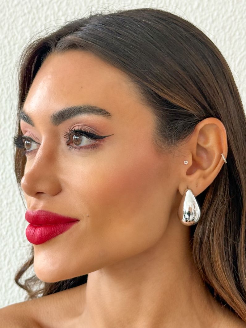 Brinco Folheado a Ouro 18k e Prata Gota Curvada