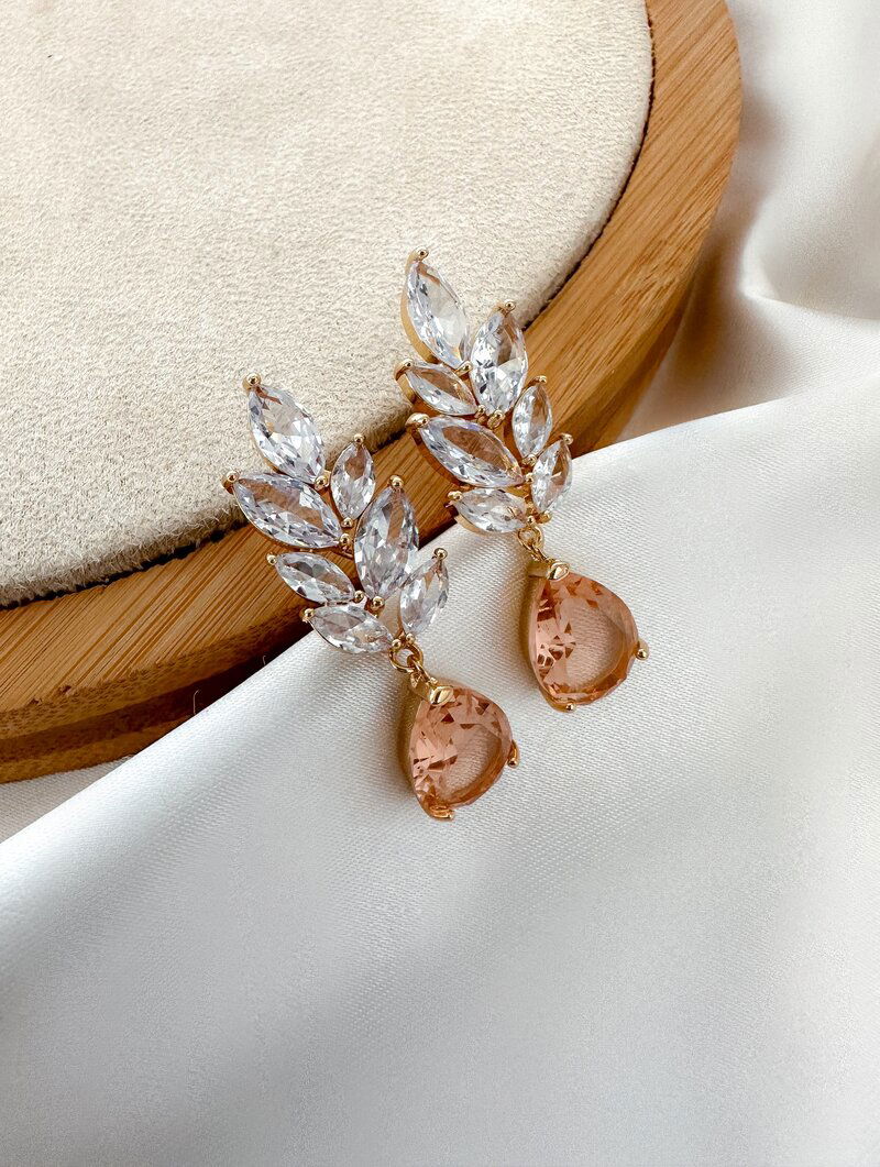 Brinco Folheado a Ouro 18k e Prata Gota de Zircônia com Designer Floral