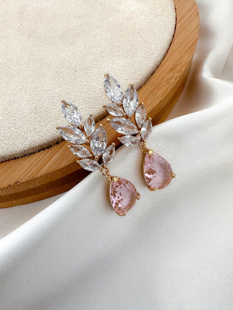 Brinco Folheado a Ouro 18k e Prata Gota de Zircônia com Designer Floral