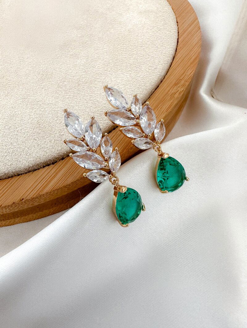 Brinco Folheado a Ouro 18k e Prata Gota de Zircônia com Designer Floral