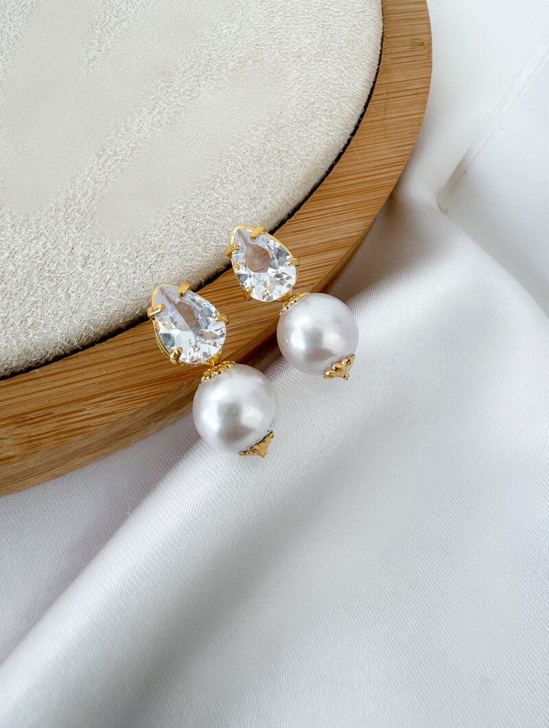 Brinco Folheado a Ouro 18k e Prata Gota de Zircônia com Pérola