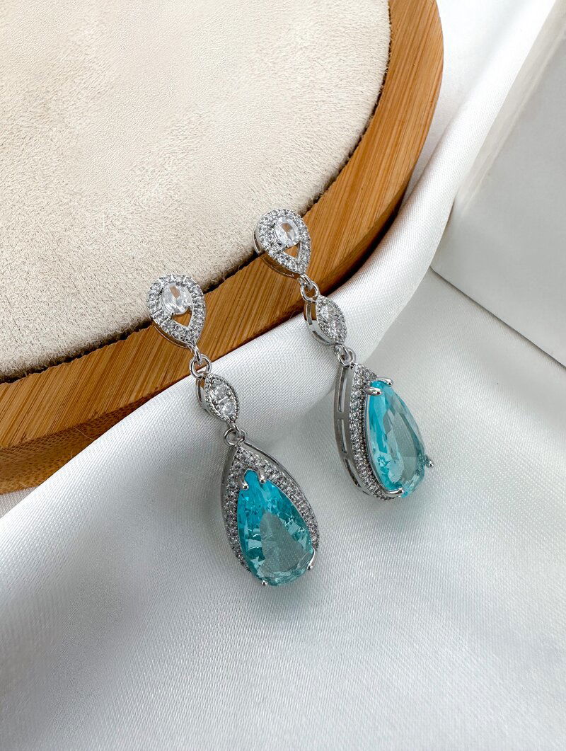 Brinco Folheado a Ouro 18k e Prata Gota de Zircônia com Ponteira Cravejada