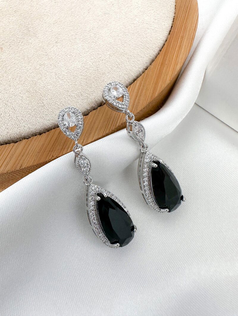 Brinco Folheado a Ouro 18k e Prata Gota de Zircônia com Ponteira Cravejada