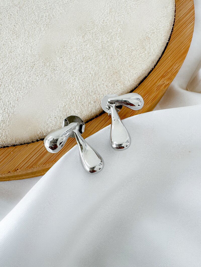 Brinco Folheado a Ouro 18k e Prata Gota Dupla Lisa