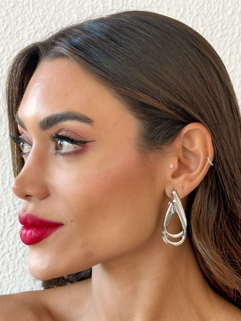 Brinco Folheado a Ouro 18k e Prata Gota Dupla Vazada