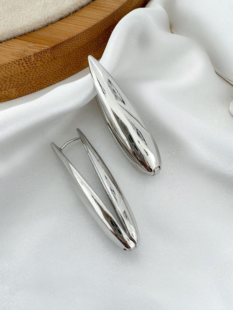 Brinco Folheado a Ouro 18k e Prata Gota Fina Lisa