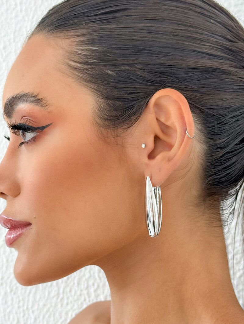 Brinco Folheado a Ouro 18k e Prata Gota Fina Lisa