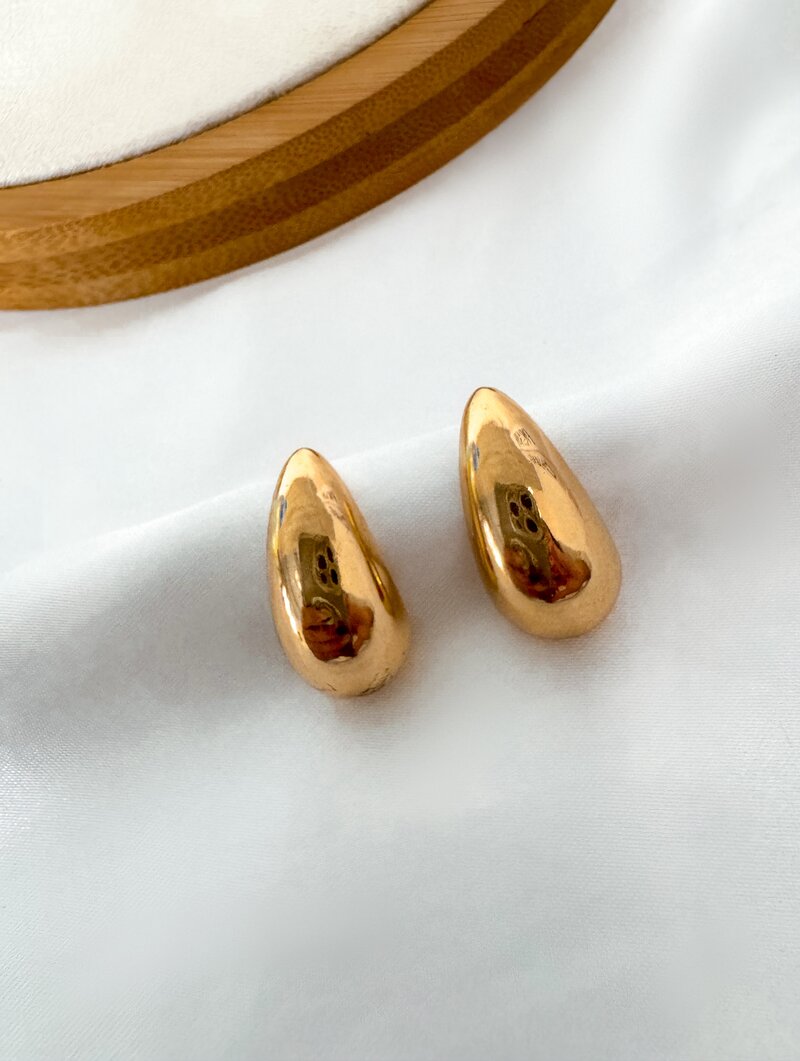 Brinco Folheado a Ouro 18k e Prata Gota Lisa