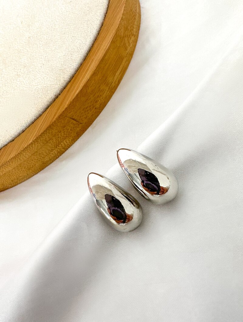 Brinco Folheado a Ouro 18k e Prata Gota Lisa