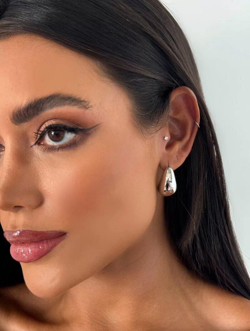 Brinco Folheado a Ouro 18k e Prata Gota Lisa