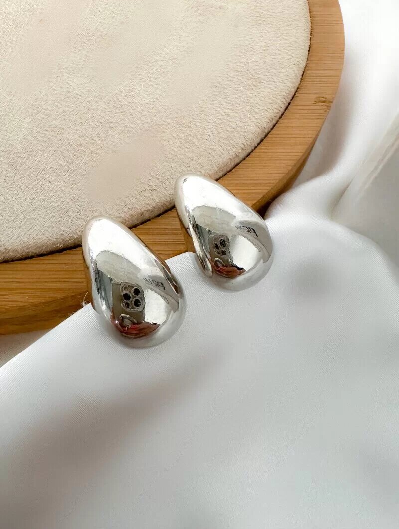 Brinco Folheado a Ouro 18k e Prata Gota Lisa