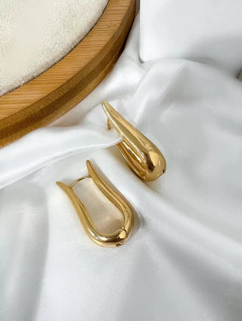 Brinco Folheado a Ouro 18k e Prata Gota Lisa com Fecho
