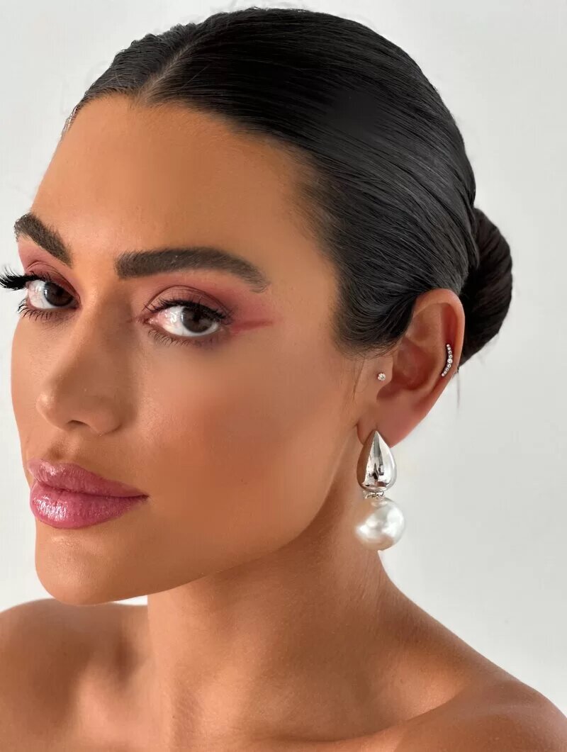 Brinco Folheado a Ouro 18k e Prata Gota Lisa com Pérola