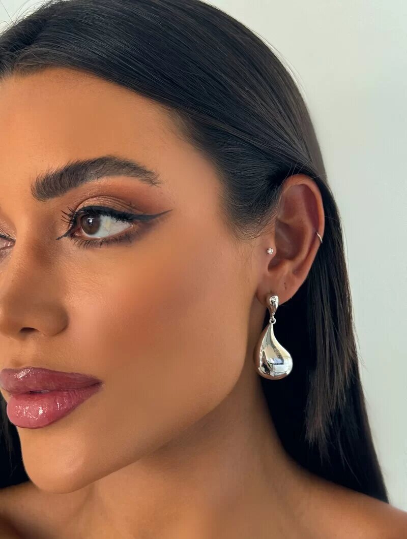 Brinco Folheado a Ouro 18k e Prata Gota Lisa com Ponteira