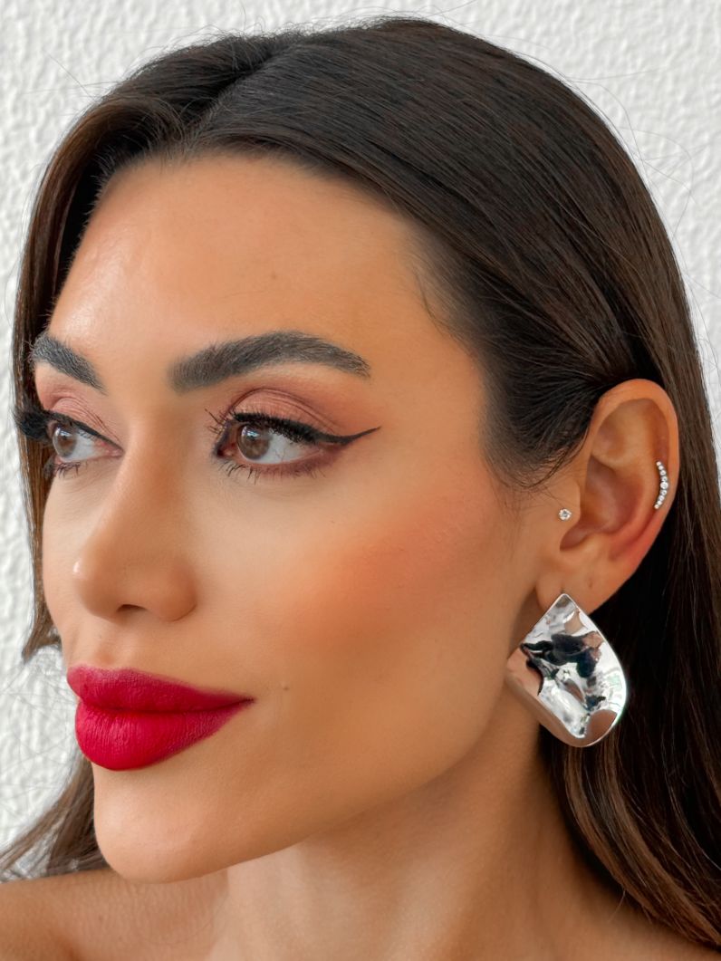 Brinco Folheado a Ouro 18k e Prata Gota Lisa Curva