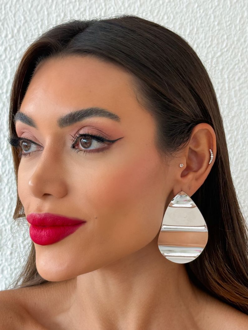 Brinco Folheado a Ouro 18k e Prata Gota Lisa Dobrada