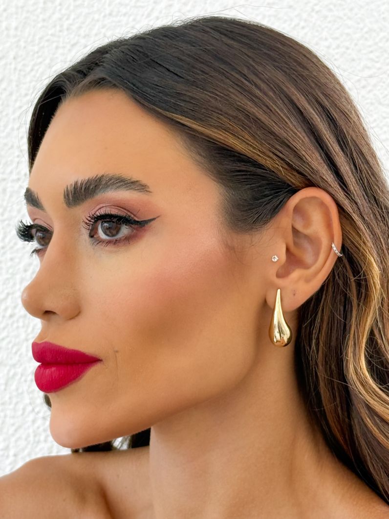 Brinco Folheado a Ouro 18k e Prata Gota Lisa Fina