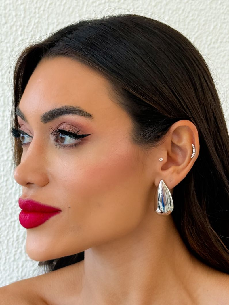 Brinco Folheado a Ouro 18k e Prata Gota Lisa Longa