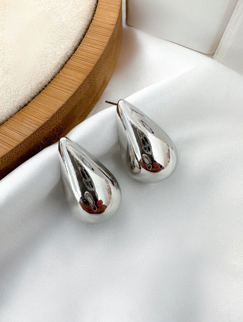 Brinco Folheado a Ouro 18K e Prata Gota Lisa M