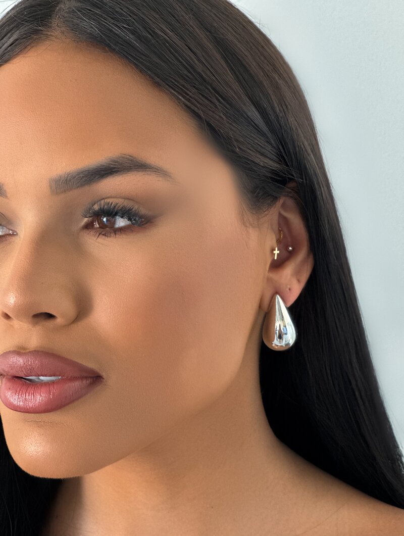 Brinco Folheado a Ouro 18K e Prata Gota Lisa M