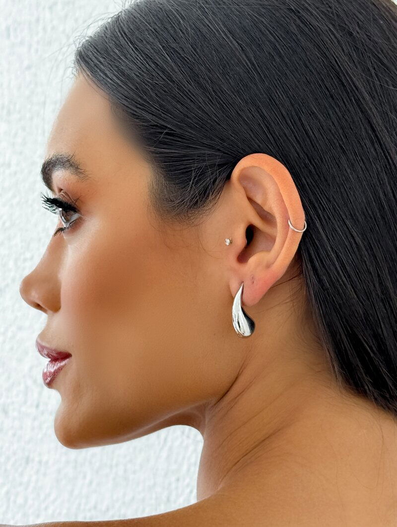 Brinco Folheado a Ouro 18k e Prata Gota Lisa M