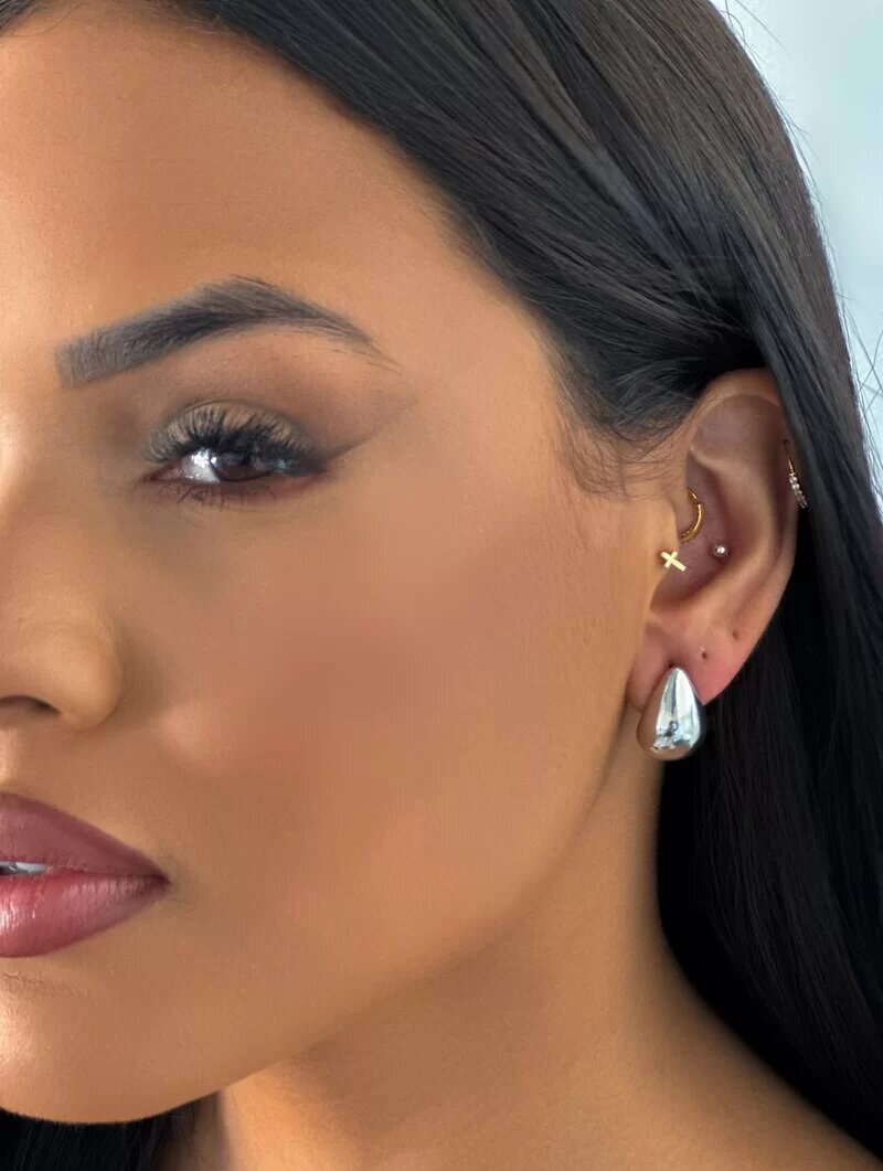 Brinco Folheado a Ouro 18K e Prata Gota Lisa P