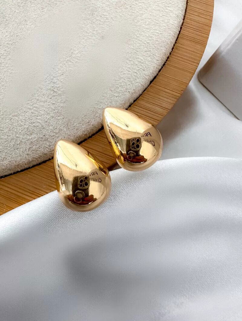 Brinco Folheado a Ouro 18K e Prata Gota Lisa P