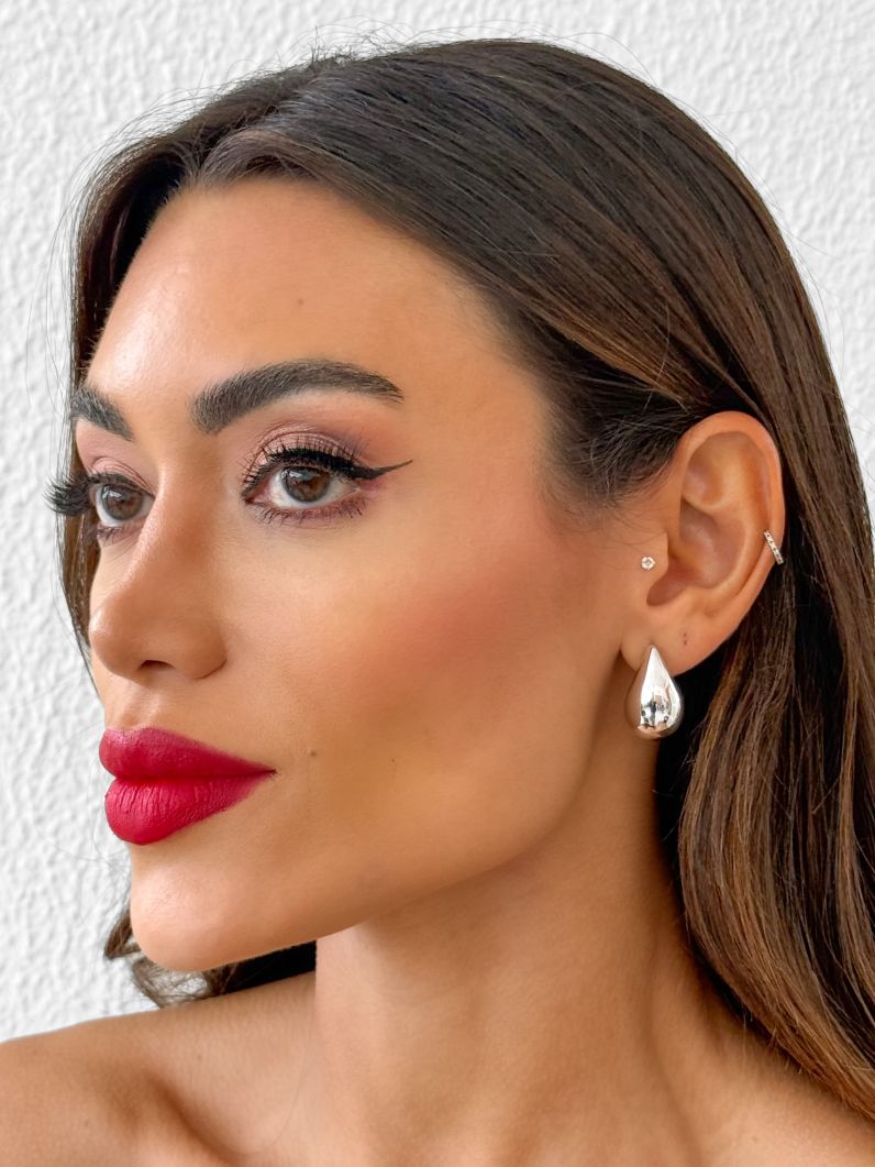 Brinco Folheado a Ouro 18k e Prata Gota Lisa P