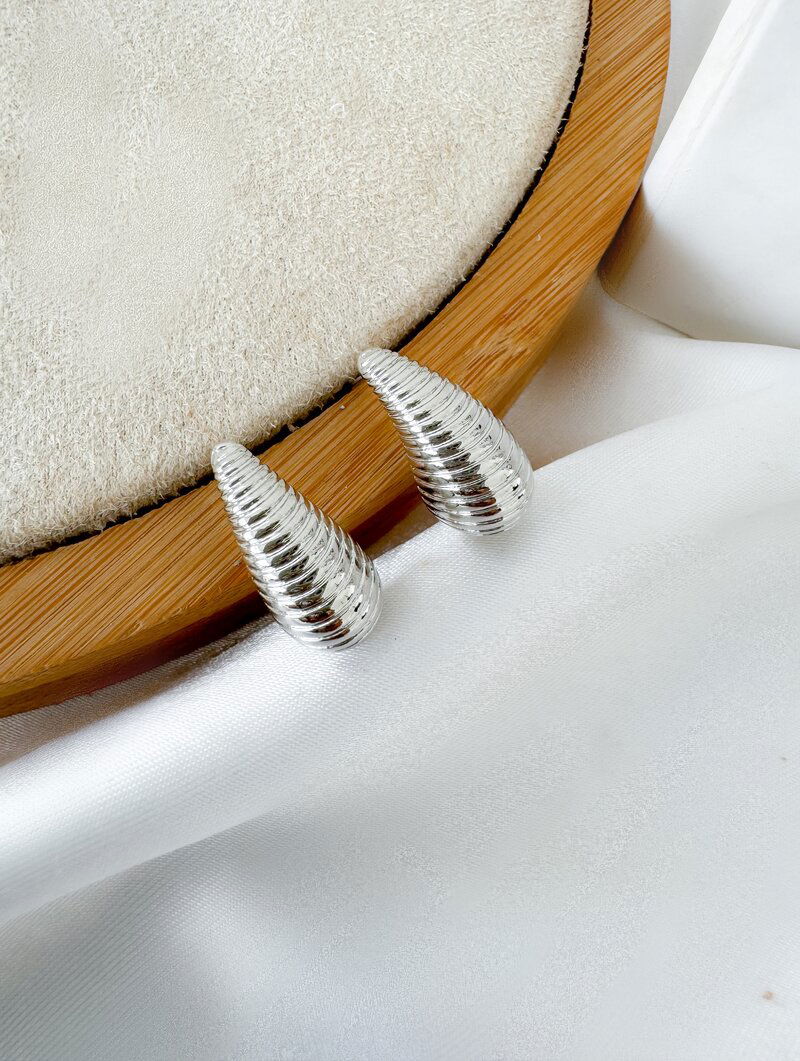 Brinco Folheado a Ouro 18k e Prata Gota Listrada M