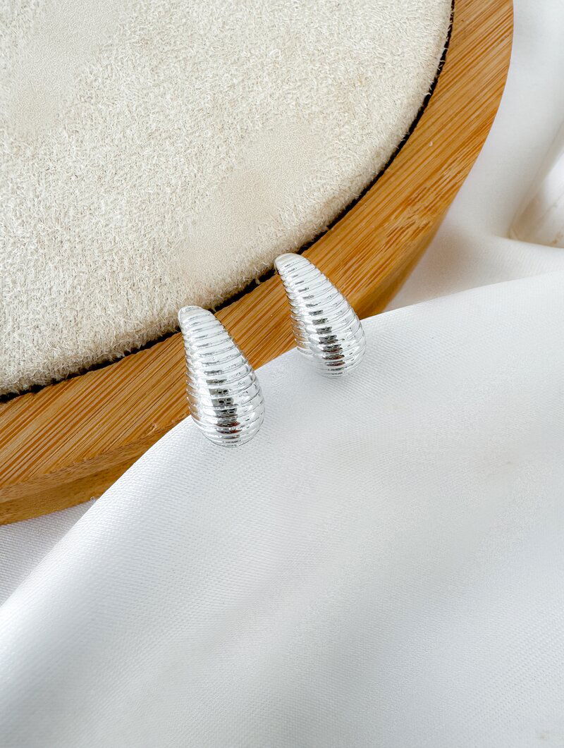 Brinco Folheado a Ouro 18k e Prata Gota Listrada P