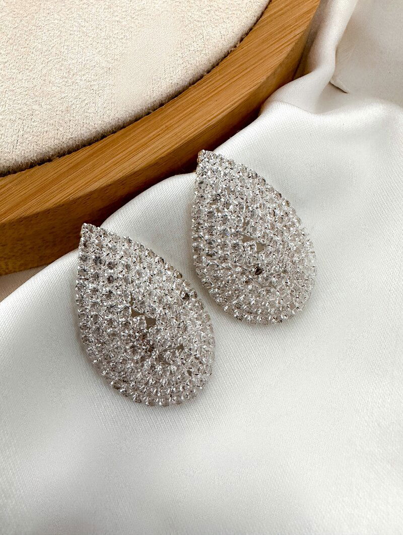 Brinco Folheado a Ouro 18k e Prata Gota Luxo Cravejada