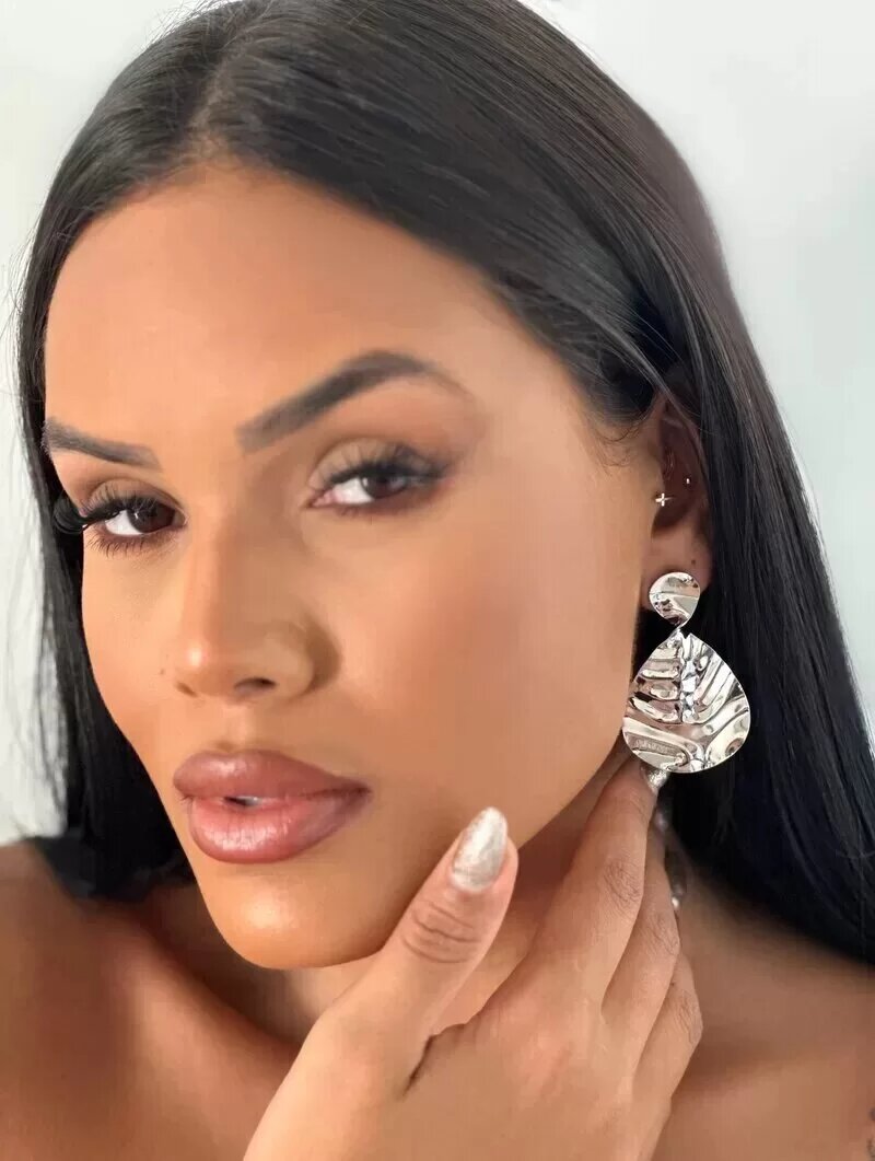 Brinco Folheado a Prata Gota Martelada com Ponteira