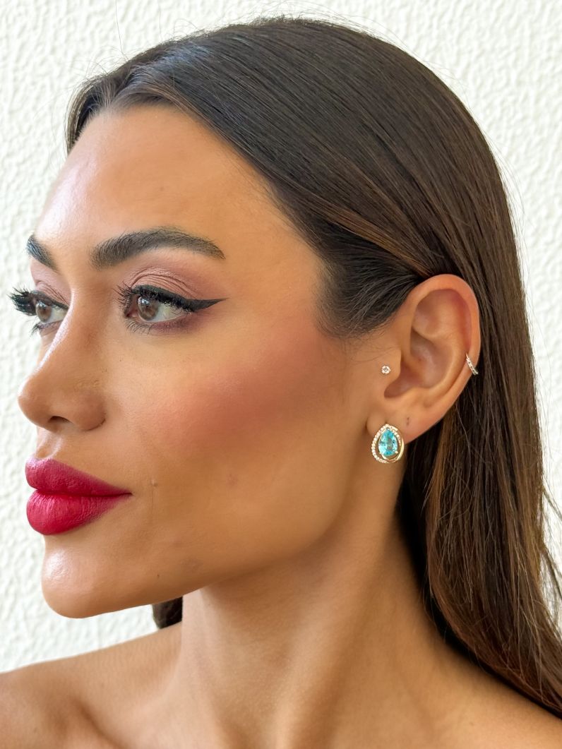 Brinco Folheado a Ouro 18k e Prata Gota Moderna Cravejada