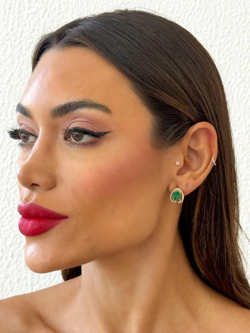 Brinco Folheado a Ouro 18k e Prata Gota Moderna Cravejada