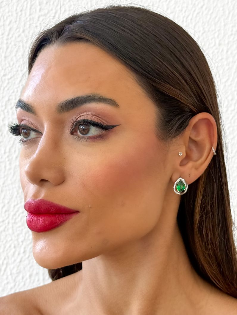 Brinco Folheado a Ouro 18k e Prata Gota Moderna Cravejada