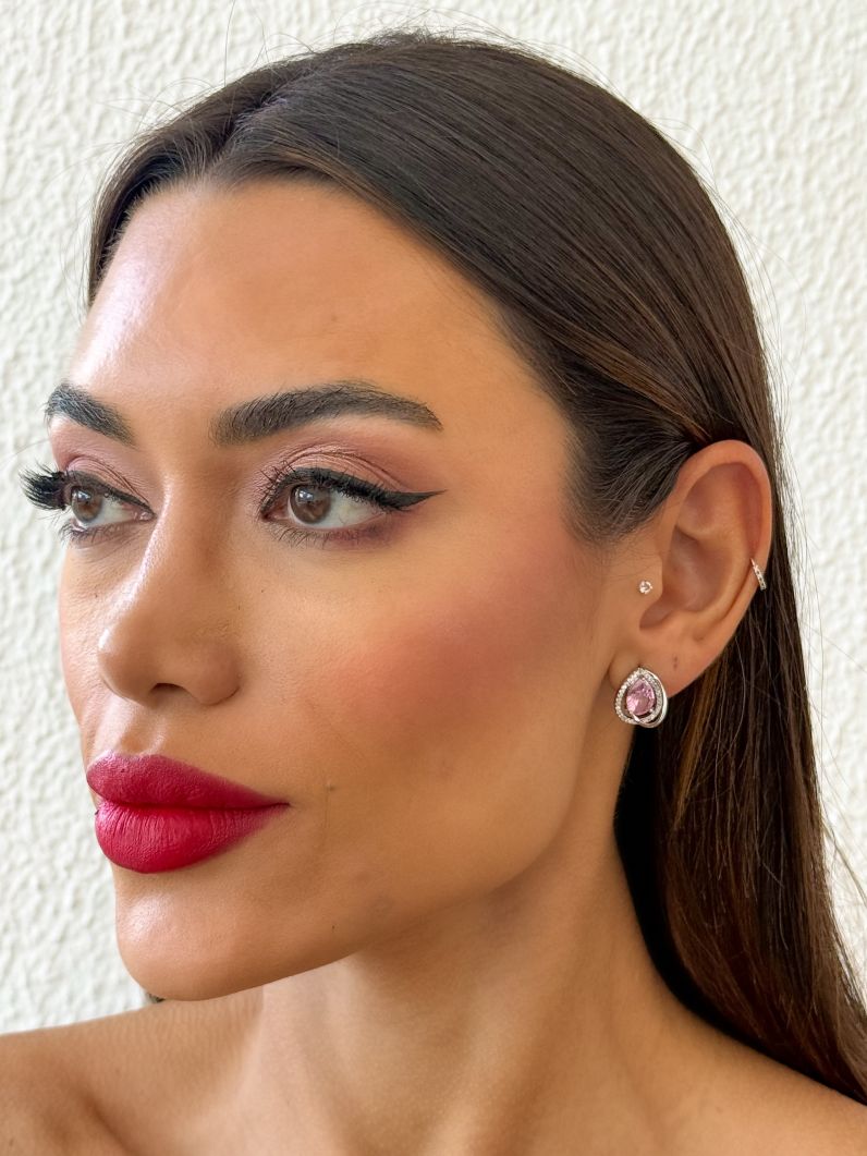Brinco Folheado a Ouro 18k e Prata Gota Moderna Cravejada