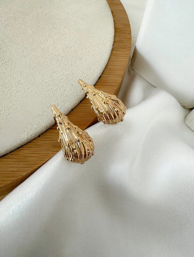 Brinco Folheado a Ouro 18k e Prata Gota Texturizada