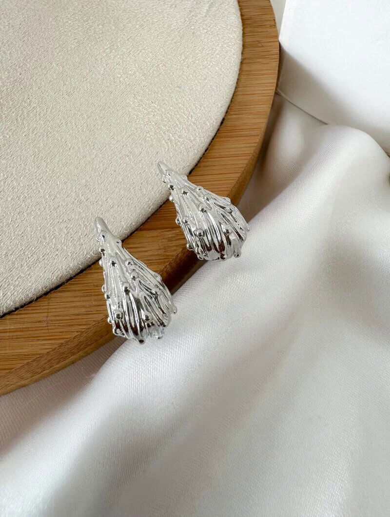Brinco Folheado a Ouro 18k e Prata Gota Texturizada