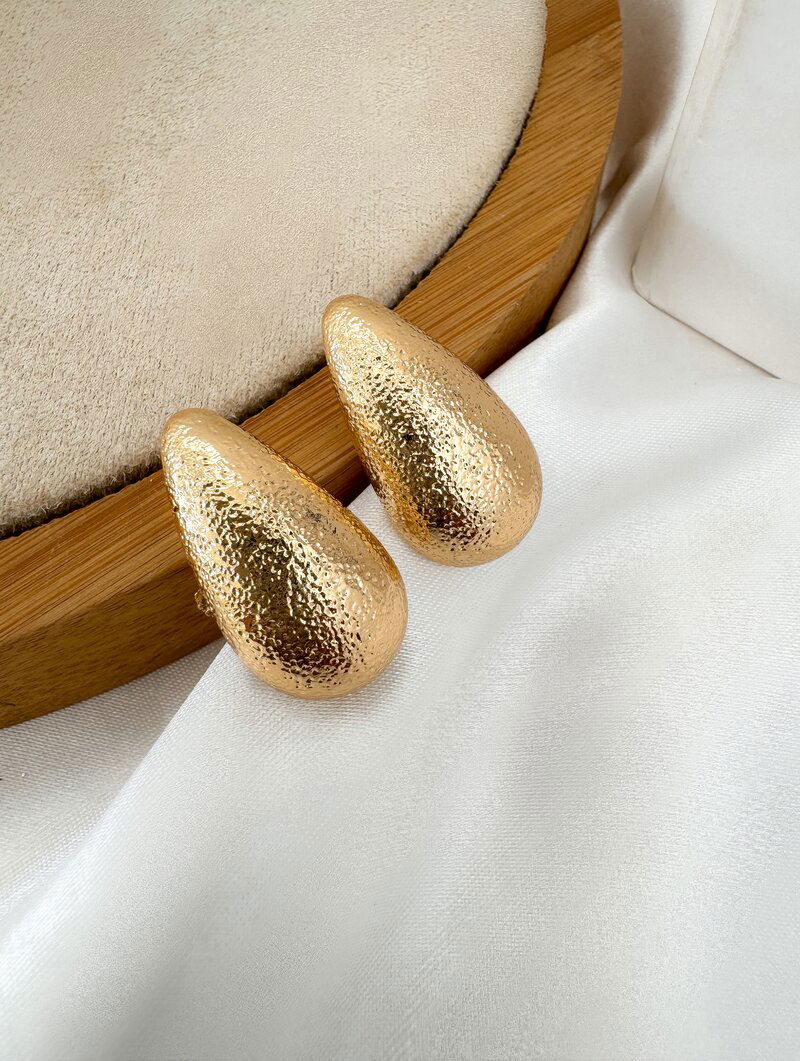 Brinco Folheado a Ouro 18k e Prata Gota Texturizada M