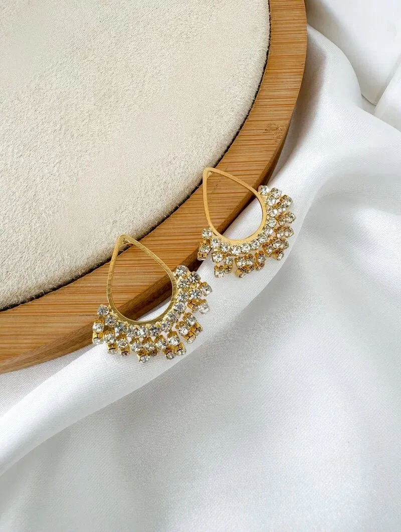 Brinco Folheado a Ouro 18k e Prata Gota Vazada com Fios de Zircônia