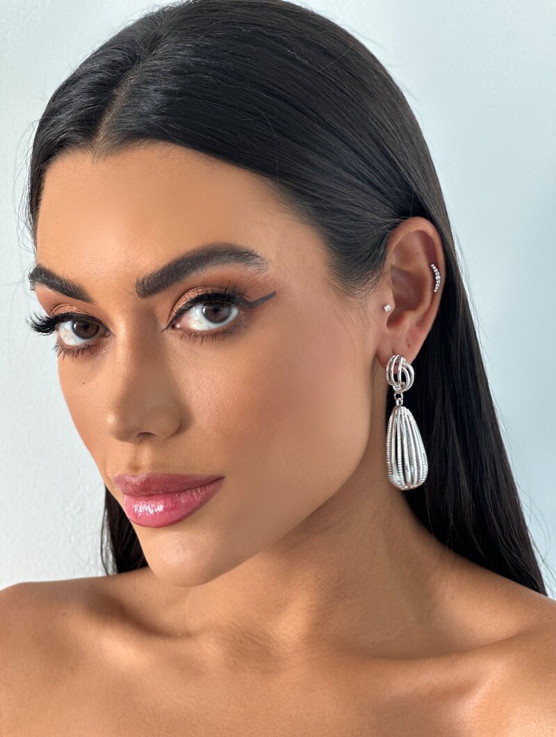 Brinco Folheado a Ouro 18k e Prata Gota Vazada com Ponteira